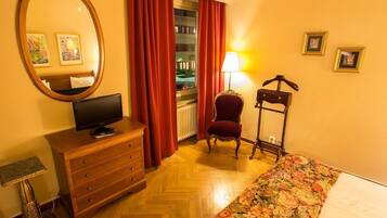 Single Room | Individually decorated, individually furnished, desk, laptop workspace
