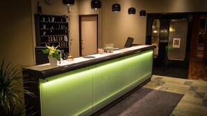 Unclassified image, 4 of 31, button - Hotel De Geer (Finspang)