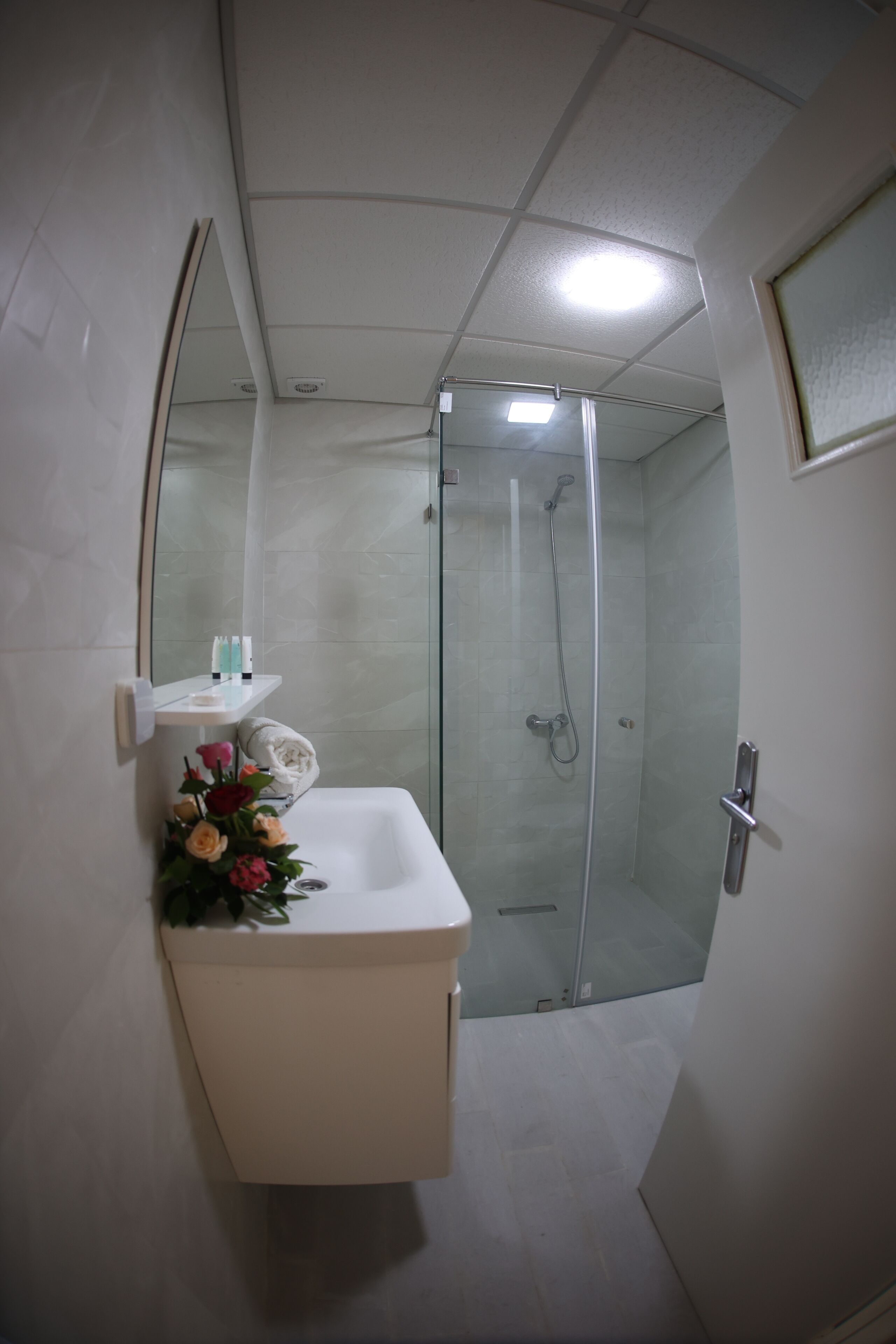 family suite | bathroom | separate bathtub and shower, free toiletries, towels