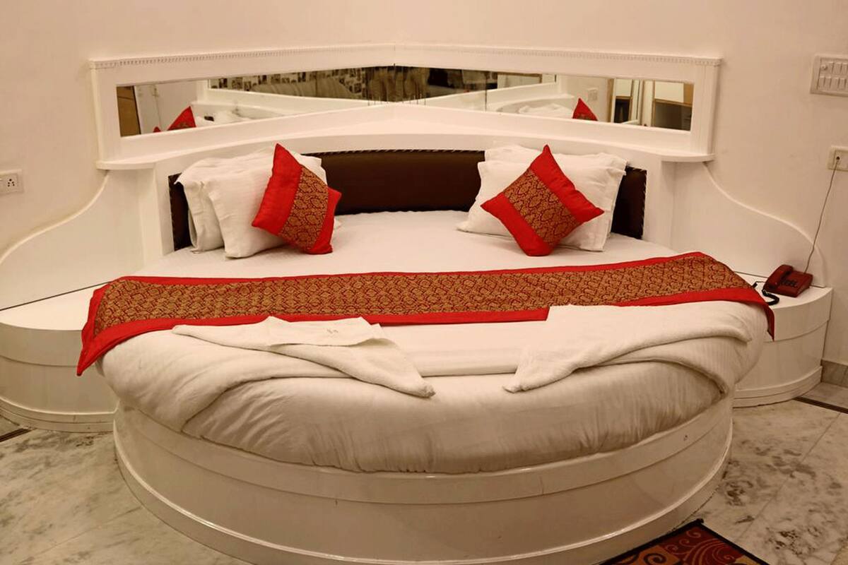 Bộ đồ giường cao cấp, nệm cao su hoạt tính (memory foam)
