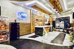 Premium bedding, memory-foam beds, free WiFi, bed sheets - New Hindustan By Backpackers Heaven (New Delhi)