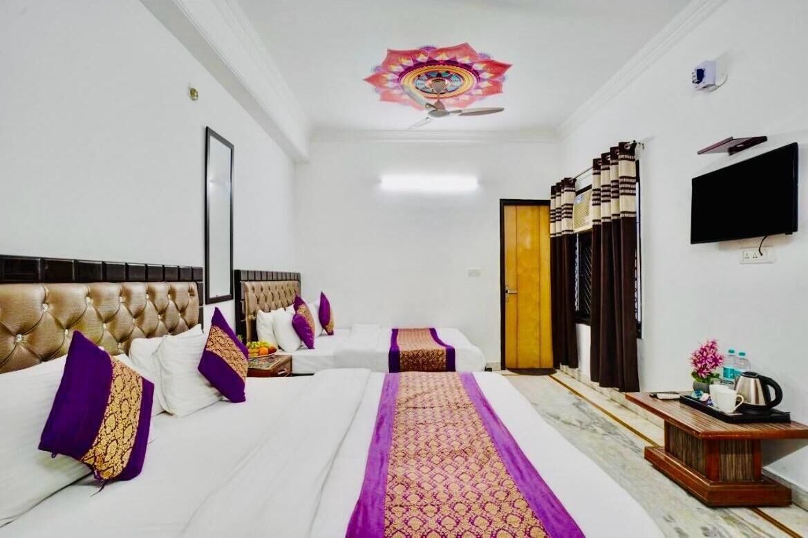 Kahden hengen perhehuone | Ylelliset vuodevaatteet, memory foam -patjalliset sängyt, ilmainen Wi-Fi