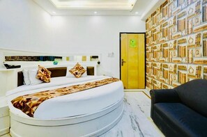 Suihku, ilmaiset hygieniatuotteet, hiustenkuivaaja, pyyhkeet