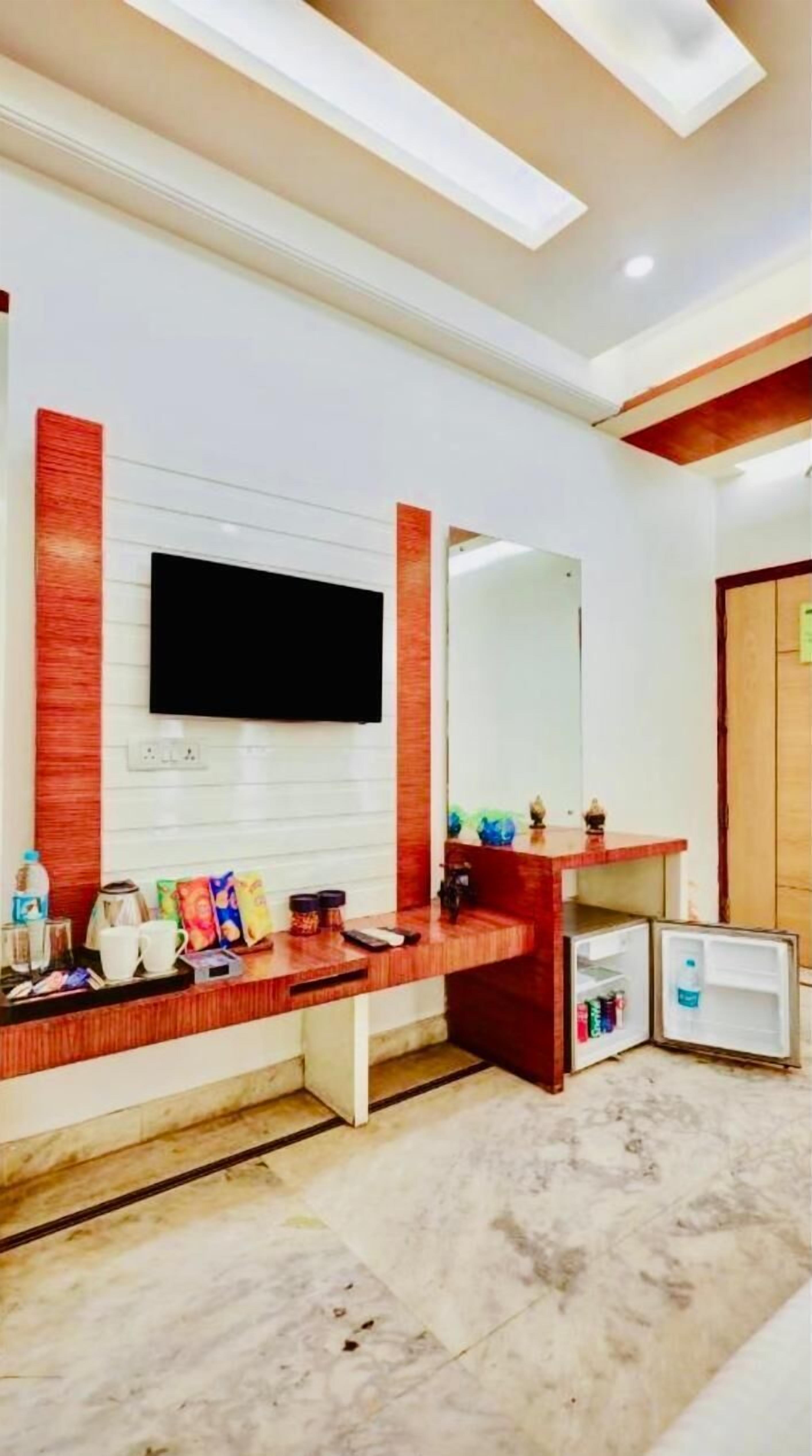 Deluxe Triple Room, 1 Double Bed, City View