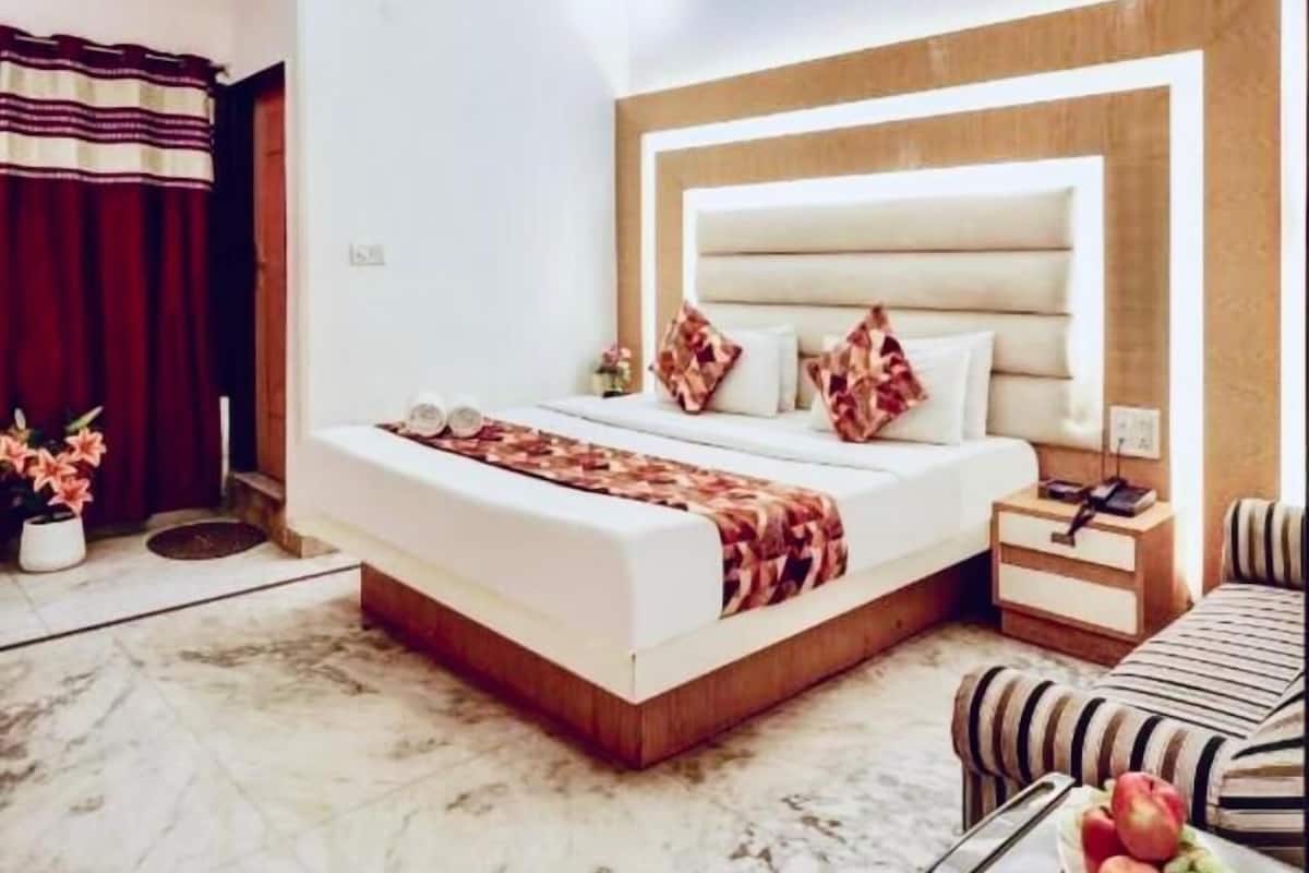 Deluxe Double Room, 1 Double Bed, City View | Premium bedding, memory foam beds, free WiFi, bed sheets
