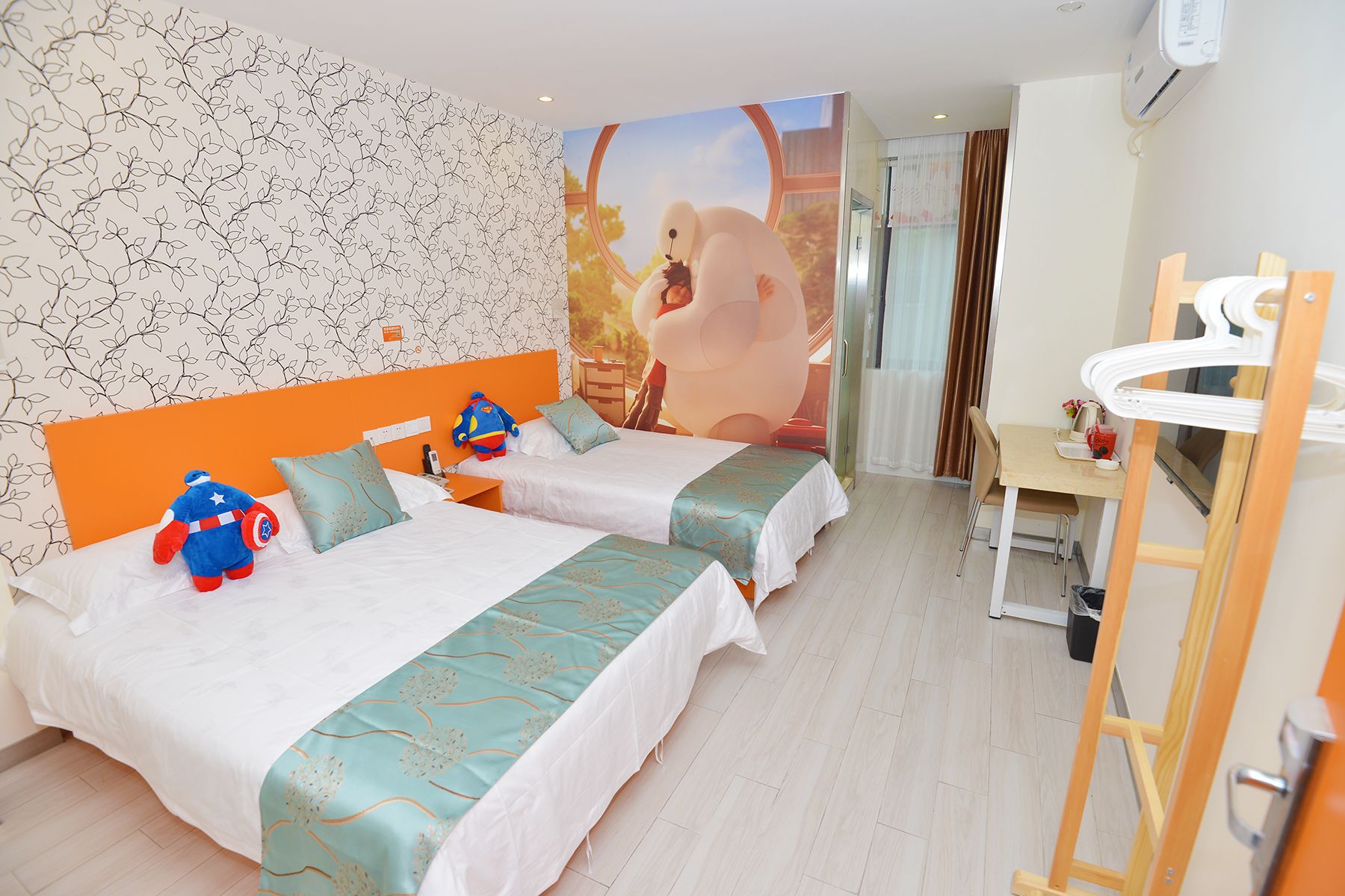 Deluxe-Doppelzimmer | Schreibtisch, Verdunkelungsvorhänge, kostenloses WLAN