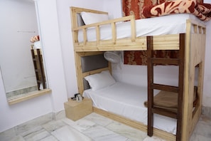 Minibar, caixa forta a l'habitació, wifi gratuïta i roba de llit