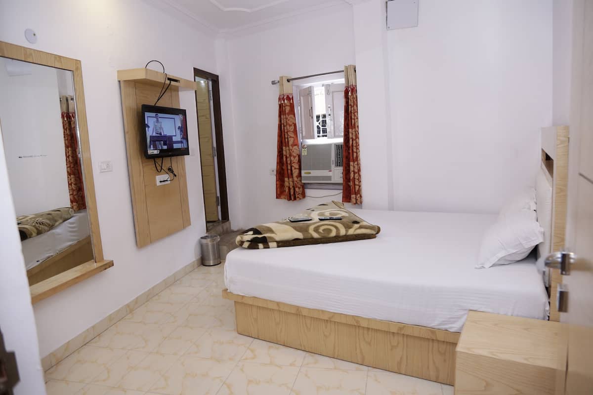 Minibar, in-room safe, free WiFi, bed sheets