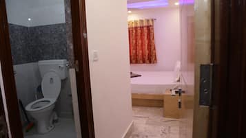 Minibar, in-room safe, free WiFi, bed sheets