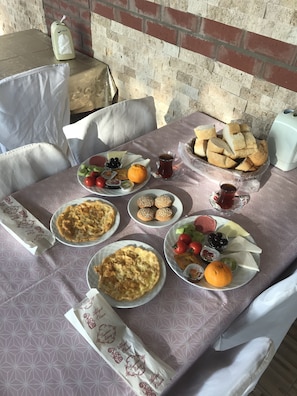 Breakfast, lunch and dinner served - Anatolia Hotel (Denizli)