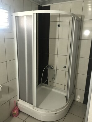 Shower, free toiletries, hair dryer, slippers - Anatolia Hotel (Denizli)