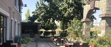 Se sirven desayunos, comidas, cenas y cocina turca