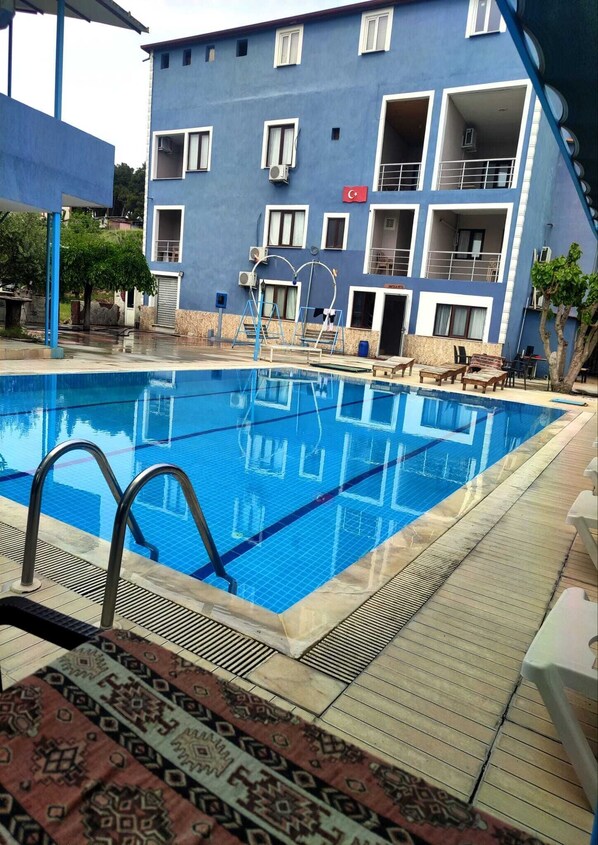 Outdoor pool, open 8:00 AM to 10:30 PM, pool umbrellas, sun loungers - Anatolia Hotel (Denizli)