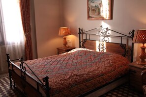 Minibar, Schreibtisch, kostenloses WLAN