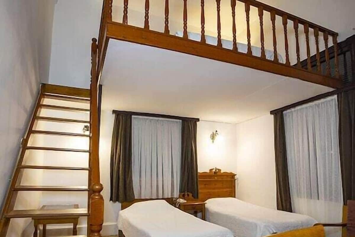 Family Room | Minibar, desk, free WiFi