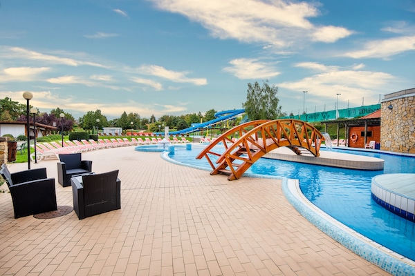Indoor pool, outdoor pool
