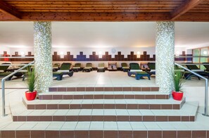 Sauna, hot tub, steam room, hot springs/mineral springs, body treatments