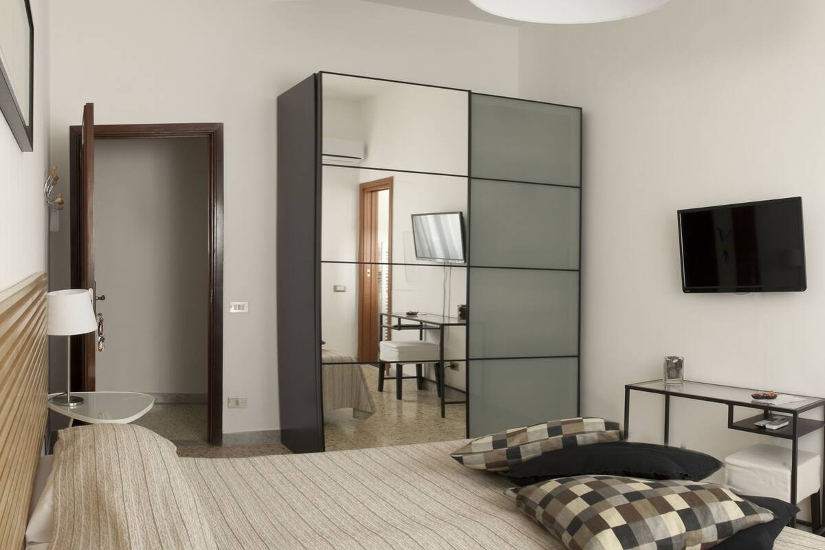 Comfort Double or Twin Room, Ensuite, Ground Floor | Minibar, in-room safe, desk, cribs (free)