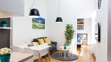 Appartamento Superior | Area soggiorno | TV a schermo piatto