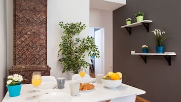 Deluxe Apartment | In-room dining
