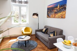 Deluxe Apartment | Living area | Flat-screen TV