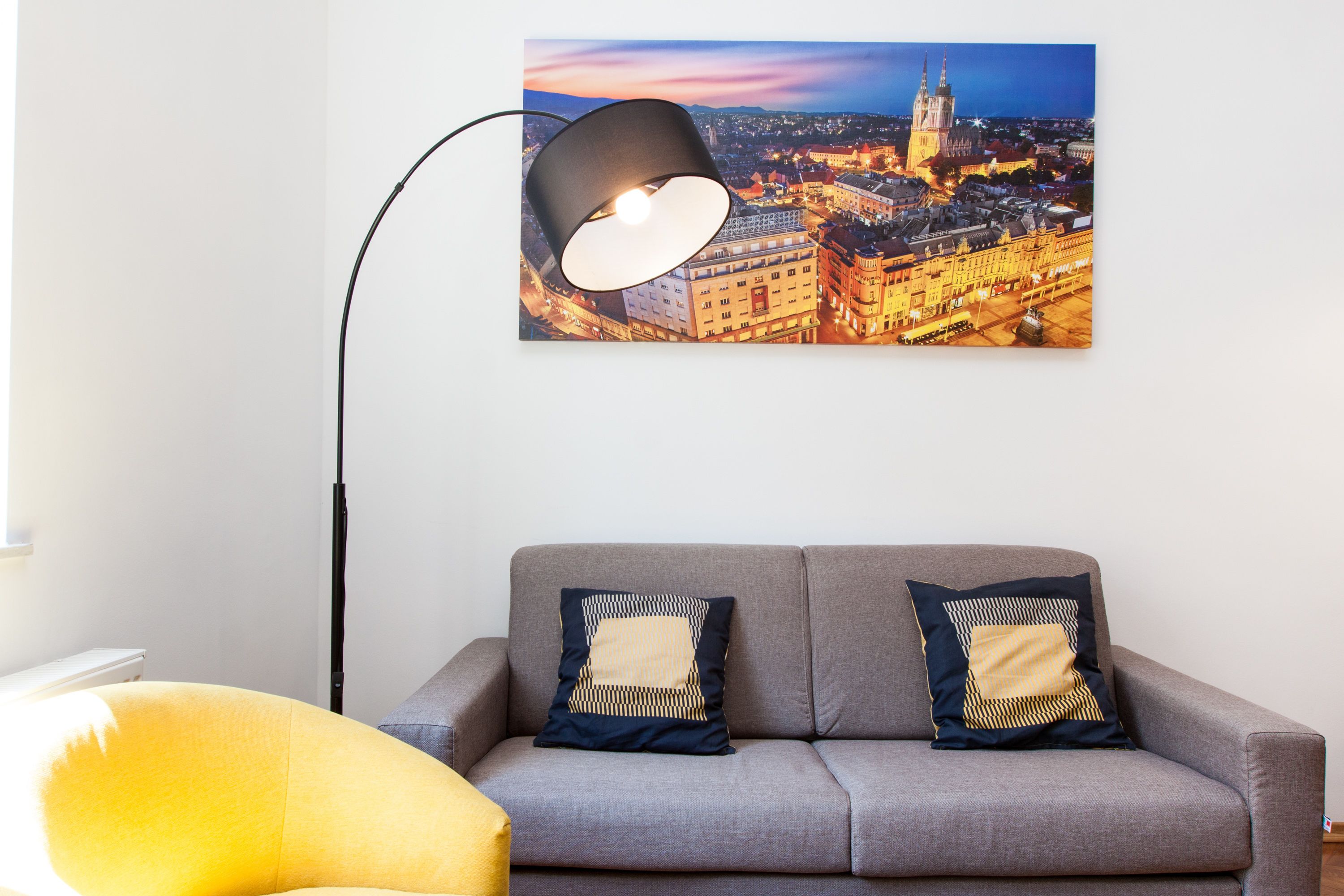 Deluxe Apartment | Living area | Flat-screen TV