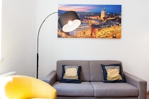 Apartament Deluxe | Sala d'estar | Televisor de pantalla plana