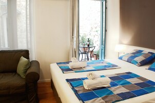 City Studio, Terrace | Premium bedding, soundproofing, iron/ironing board, cribs/infant beds