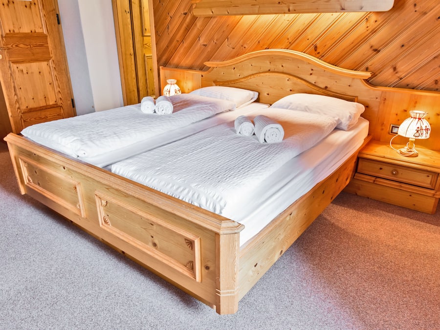 Double Room, 1 Queen Bed (Private bathroom) | Desk, free WiFi, bed sheets