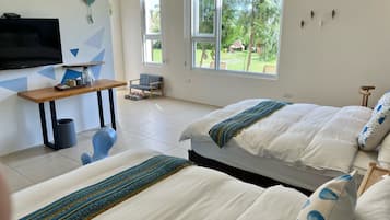 Phòng 4 dành cho gia đình, 2 giường đôi, khu vực vườn | 1 phòng ngủ, màn/rèm cản sáng, phòng cách âm