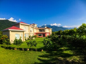 Front of property - MerJiang B&B (Shoufeng)