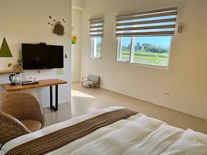 Deluxe Double Room, 1 Queen Bed, Bathtub, Mountain View