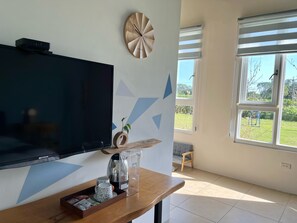 Comfort Double Room, 1 Queen Bed, Garden Area | 1 bedroom, blackout drapes, soundproofing, free WiFi - MerJiang B&B (Shoufeng)