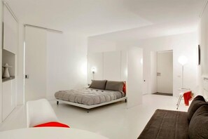 Suite | Desk, free cots/infant beds, rollaway beds, free WiFi