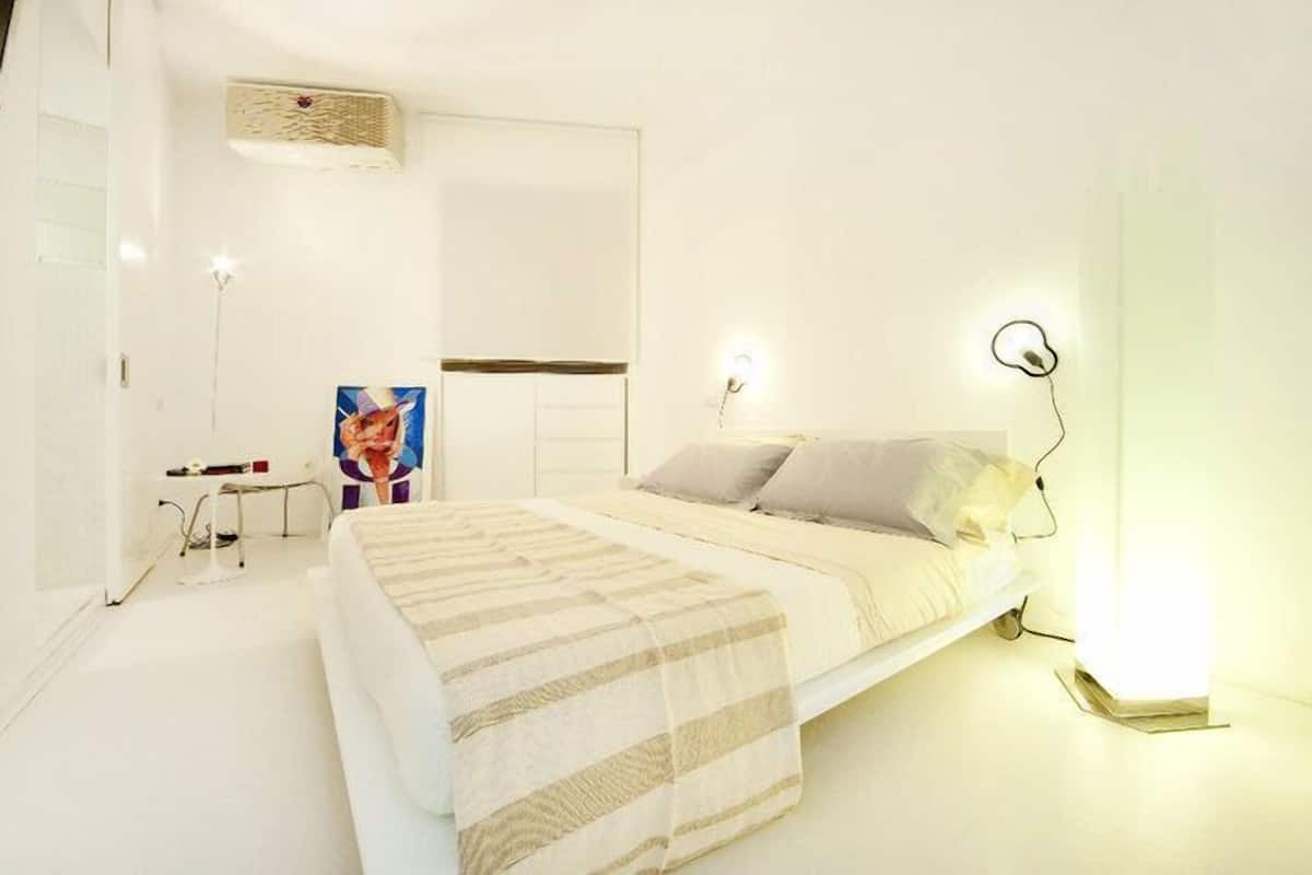 Double Room | Desk, free cots/infant beds, rollaway beds, free WiFi