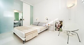 Double Room | Desk, free cots/infant beds, rollaway beds, free WiFi