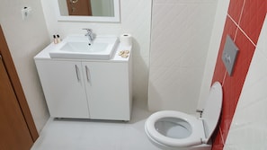 Bruser, gratis toiletartikler, hårtørrer, hjemmesko