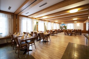 Serveert lunch en diner