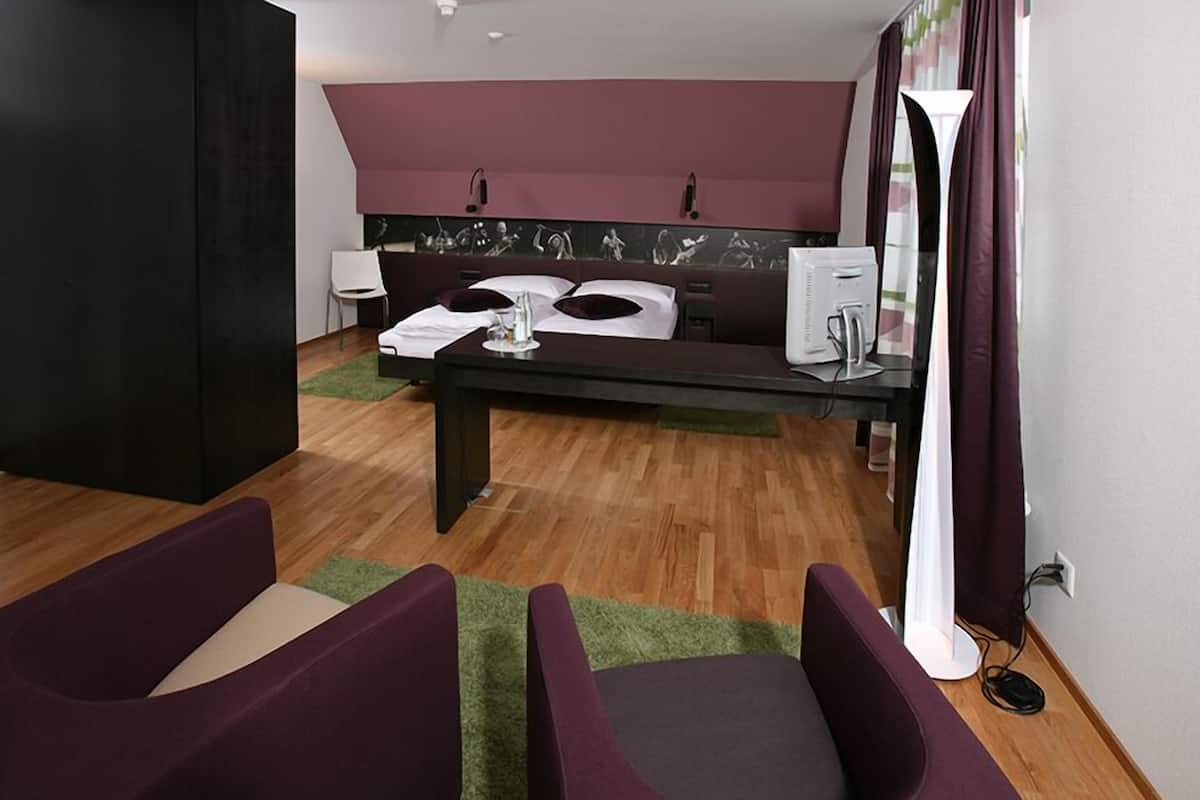 Suite | Escritorio, camas extra, wifi gratis y ropa de cama