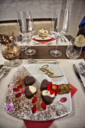 Breakfast, lunch, dinner served; local and international cuisine  - Hotel ACD Wellness & Spa (Herceg Novi)