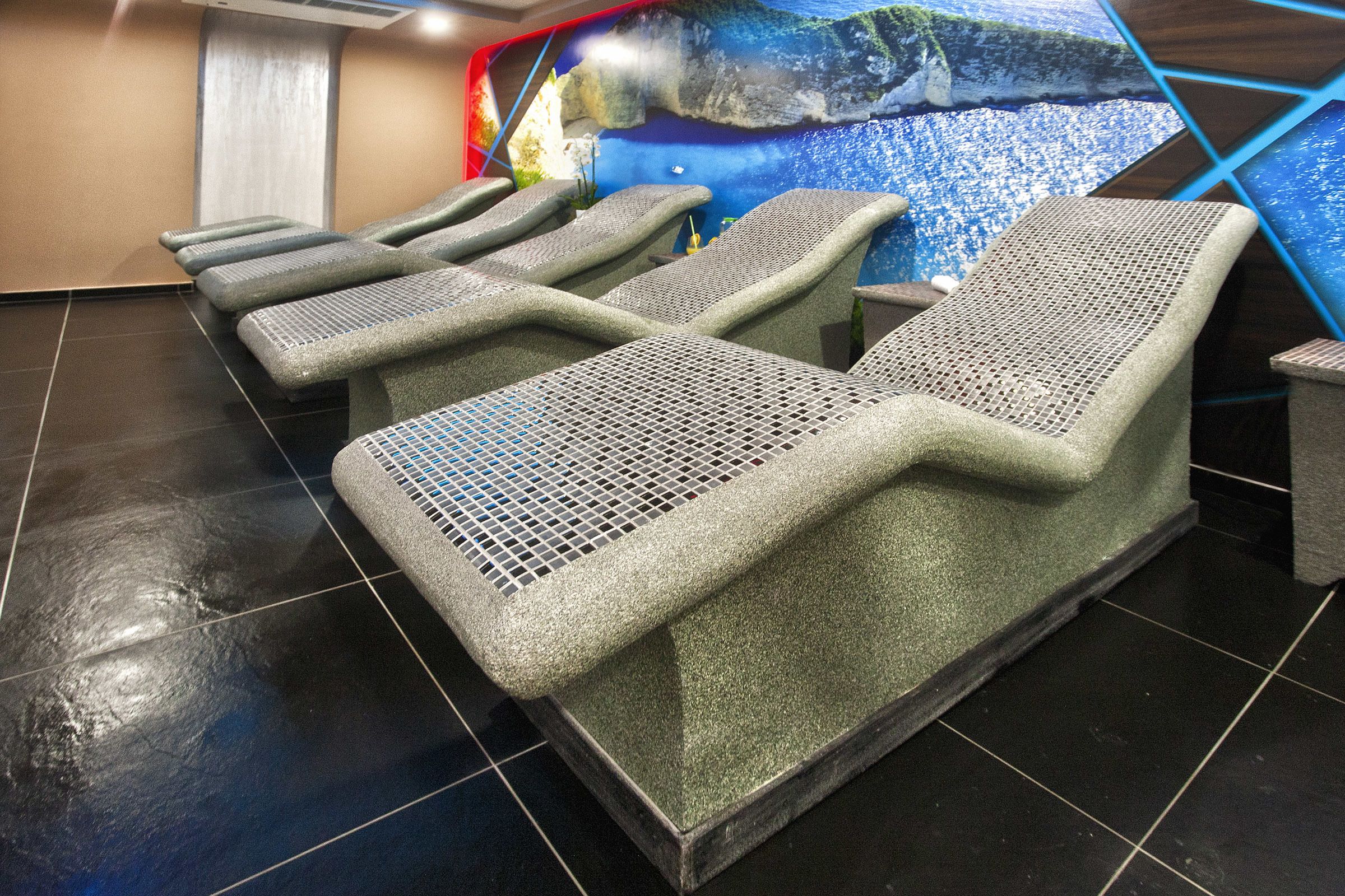 turkish bath/hammam, 2 treatment rooms, manicures and pedicures