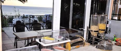 Daily buffet breakfast for a fee