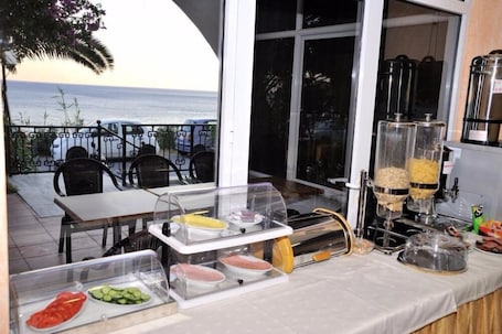 Daily buffet breakfast for a fee
