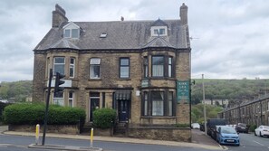 Front of property - Kirk Lea Guest House (Halifax)