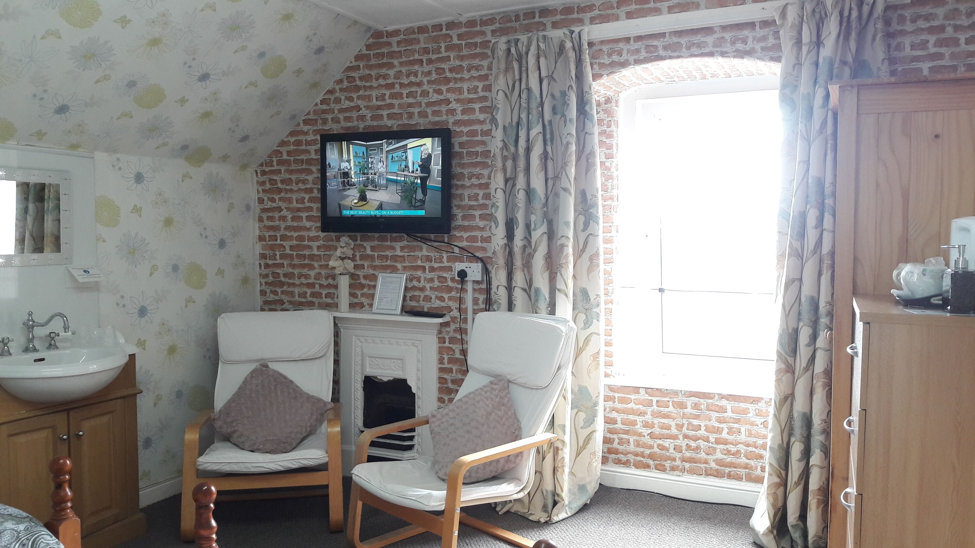 Desk, free WiFi, bed sheets