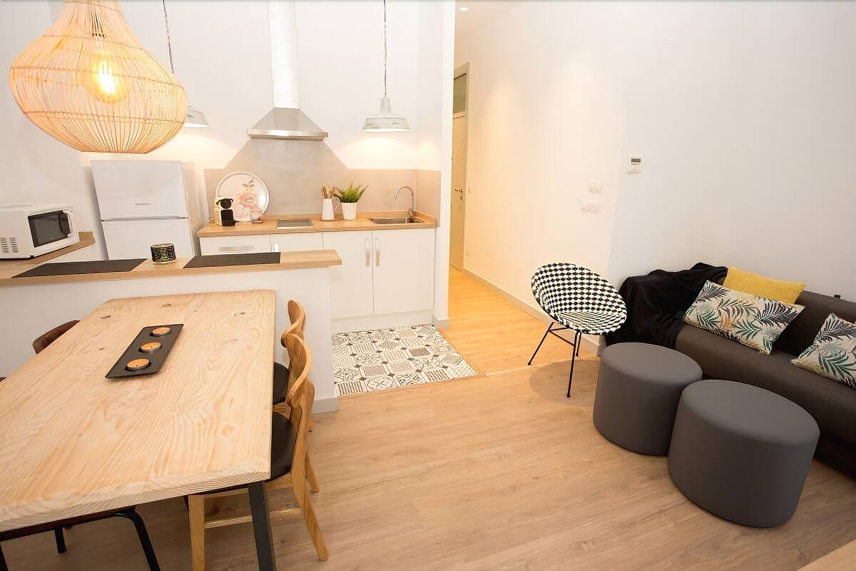 Leilighet – executive, kjøkken | Oppholdsområde | Flatskjerm-TV