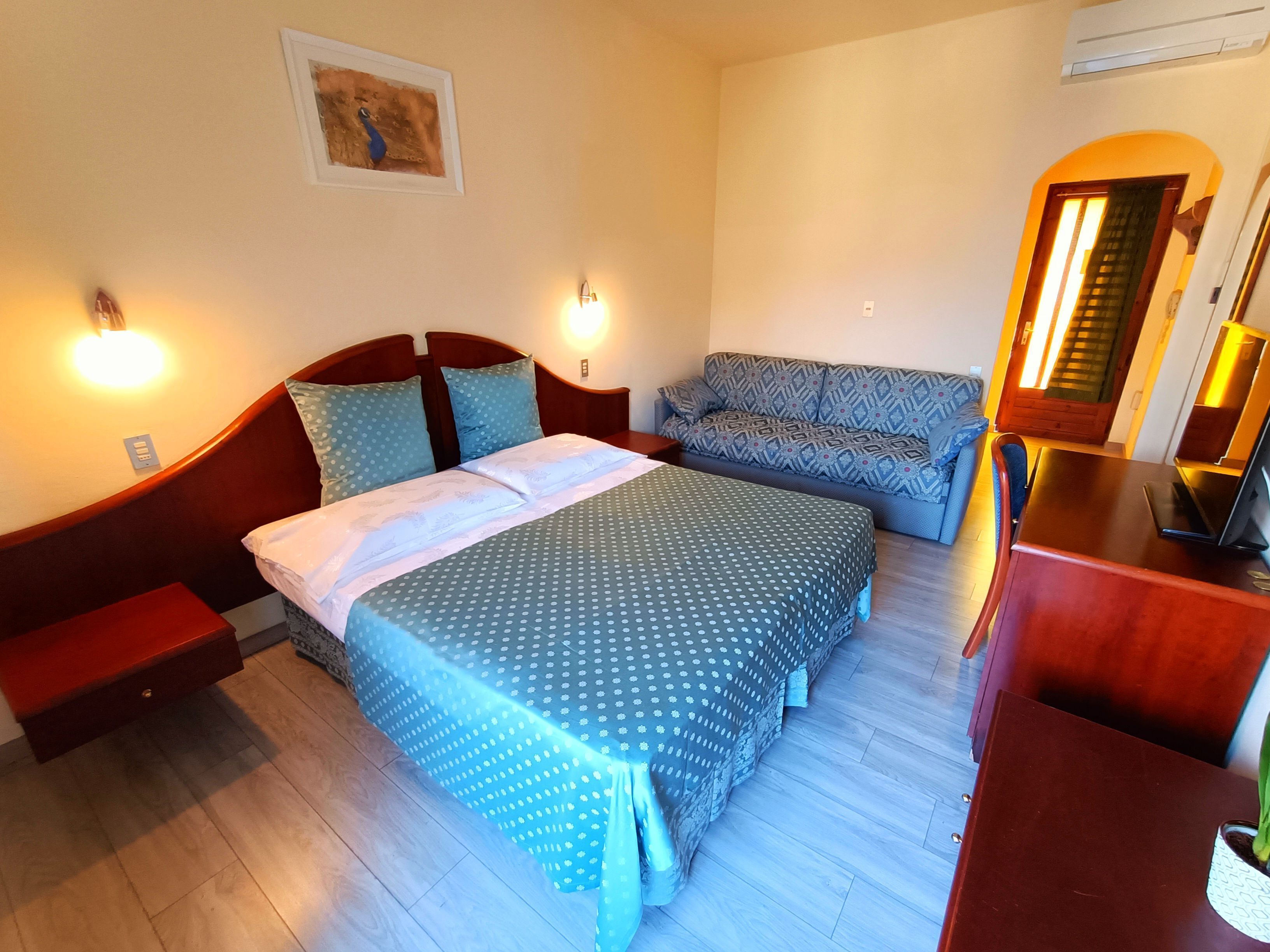 executive room, 1 bedroom | 1 bedroom, hypo-allergenic bedding, minibar, in-room safe