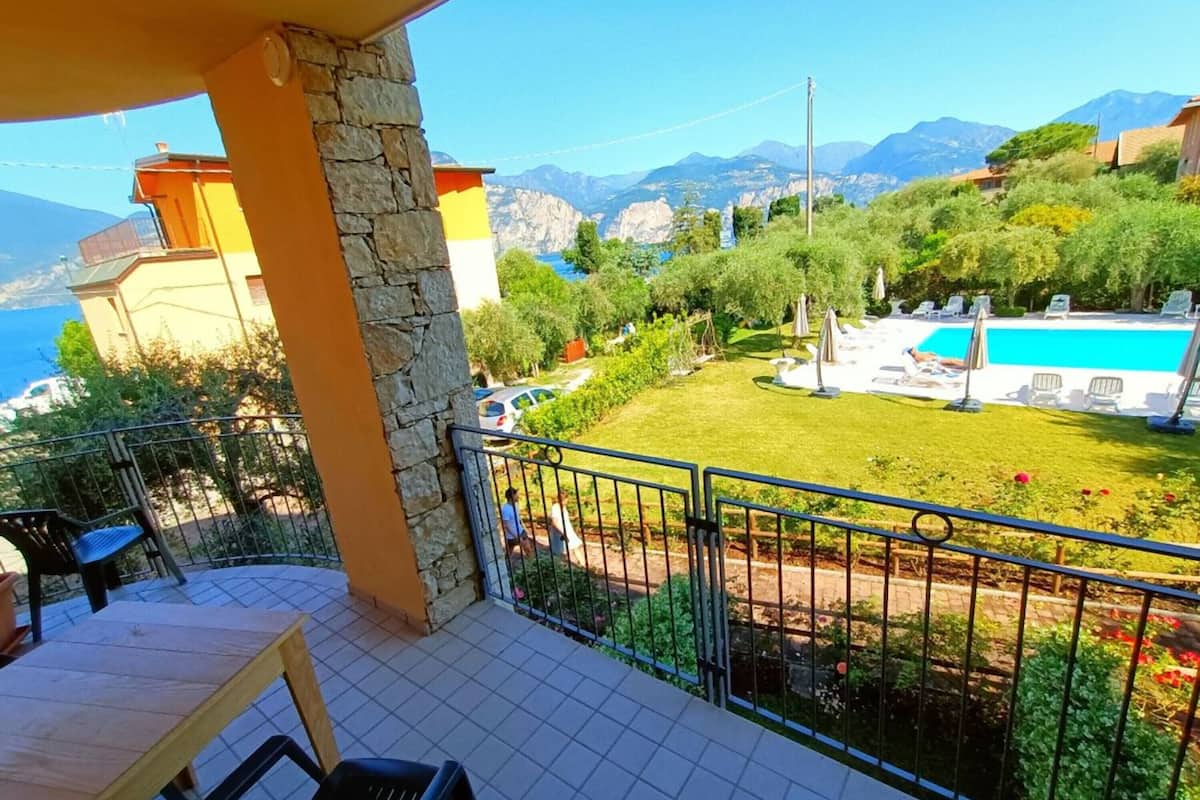 Classic Suite, 1 Bedroom, Balcony, Poolside | Pemandangan dari bilik