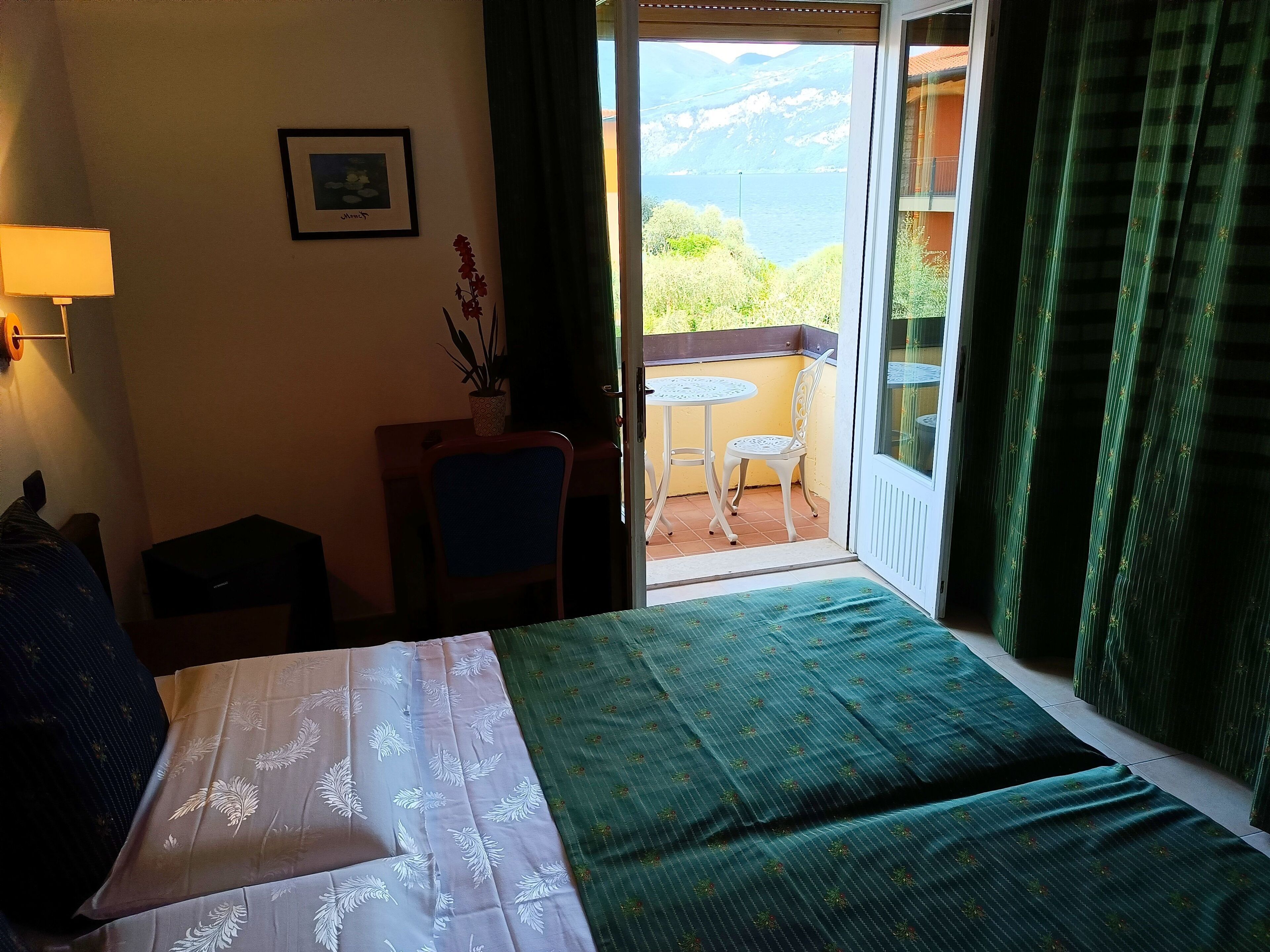 comfort room | 1 bedroom, hypo-allergenic bedding, minibar, in-room safe