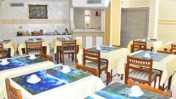 Petit déjeuner buffet compris tous les jours